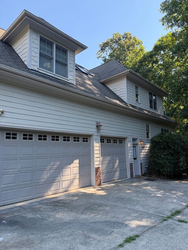 Building Photo - Luxury Living: 4 Bedroom home in Chapel Hill w/ spacious interior | 2 Year Lease Term