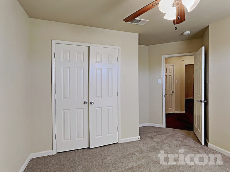 Building Photo - 1205 Rio Vista Dr