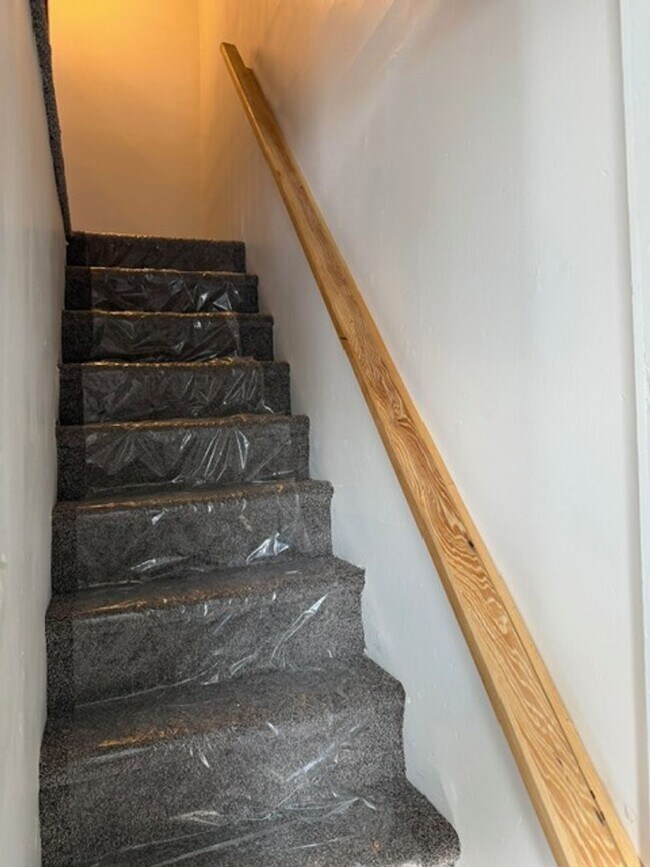 Building Photo - Renovated 3–4BR Townhome | $1,400 | Available Now