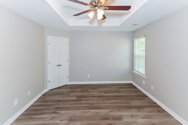 Building Photo - 9840 White Poplar Dr