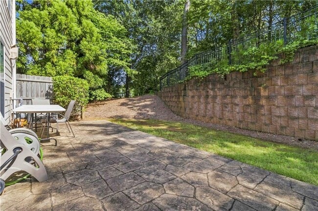 Building Photo - 105 Finchley Dr