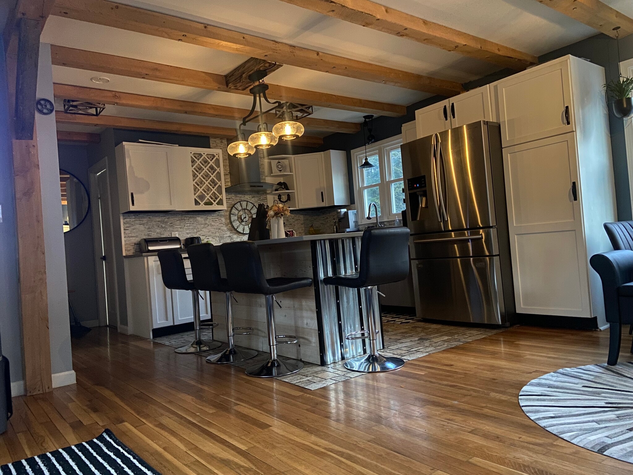 Kitchen - 636 Old County Rd N