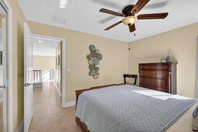 Building Photo - 8400 Heritage Club Dr