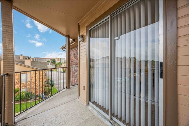 Building Photo - 2121 Hepburn St