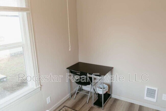 Building Photo - 1307 W Cleveland Ave