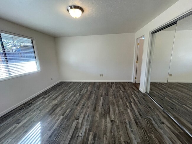 Building Photo - 3 bedroom, 2 bathroom, in East Medford