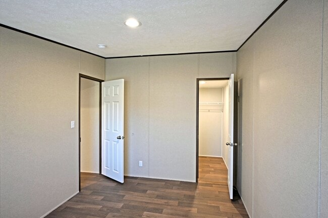 Building Photo - 1358 Bartels St