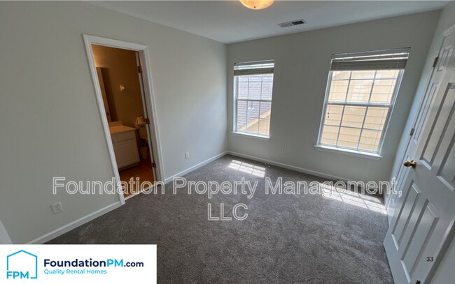 Building Photo - 1066 W Montebello Cir
