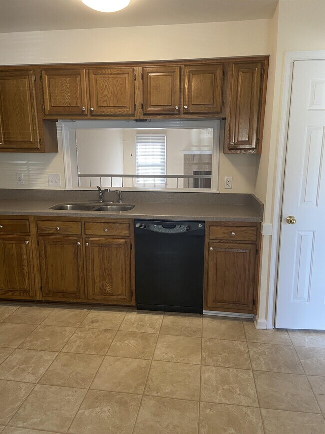 Building Photo - 1020 Colonial Meadows Way