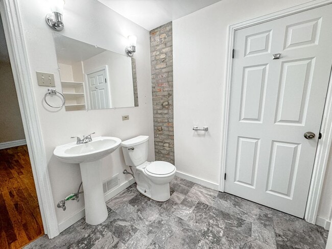 Building Photo - $1,095 - 2 Bed, 1.5 Bath House in Independ...
