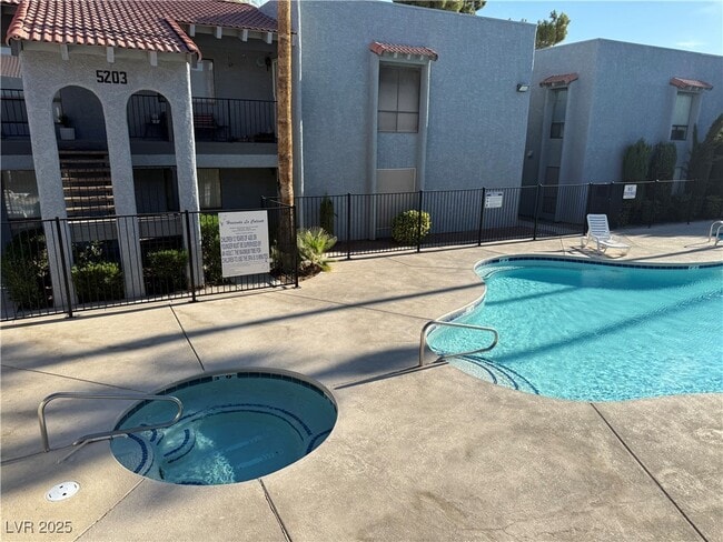 Building Photo - 5219 Caliente St