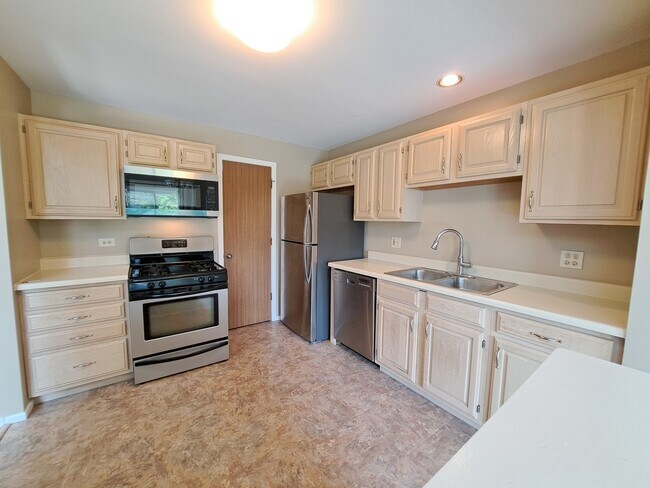 Building Photo - 106 Stirling Ln