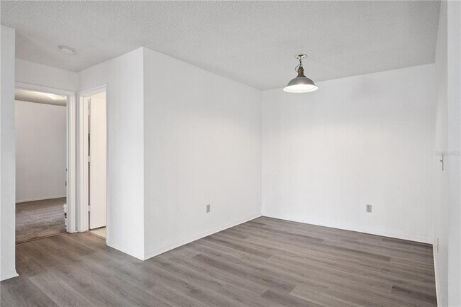Building Photo - 2550 N Alafaya Trail