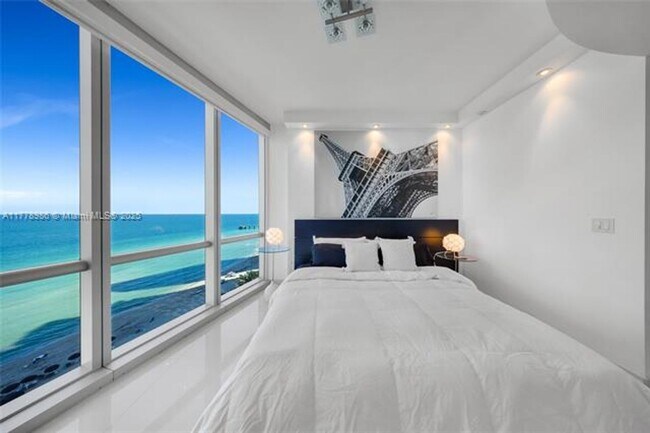 Building Photo - 17121 Collins Ave