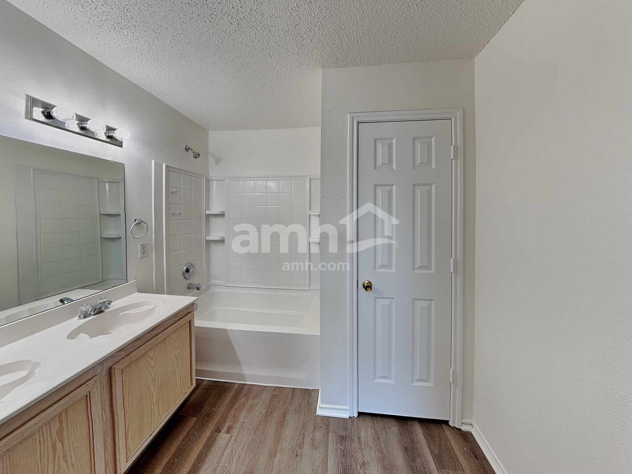 Building Photo - 16136 Shawnee Trl