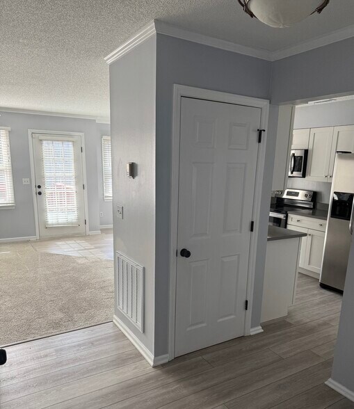 Building Photo - 2728 Sawgrass Ct