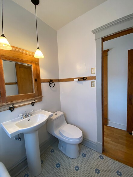 Building Photo - 607 N Humphrey Ave