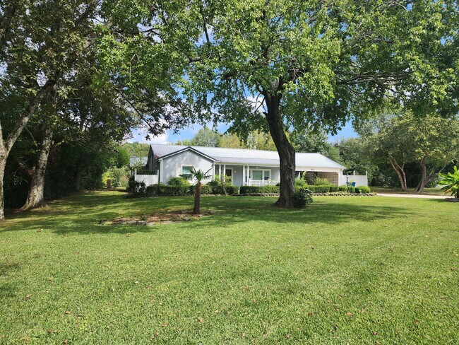 Building Photo - 641 Guntersville Rd