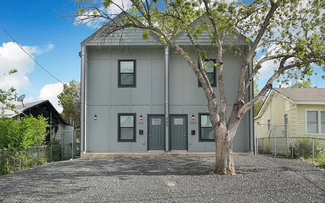 Building Photo - 707-102 Runnels Ave