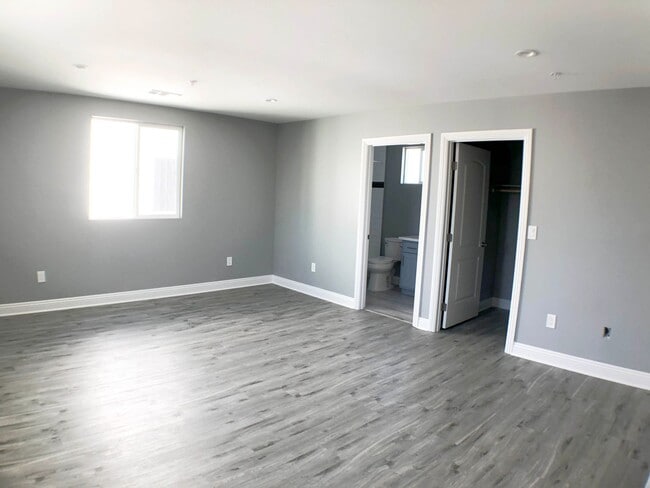 Building Photo - 410 Sloat St