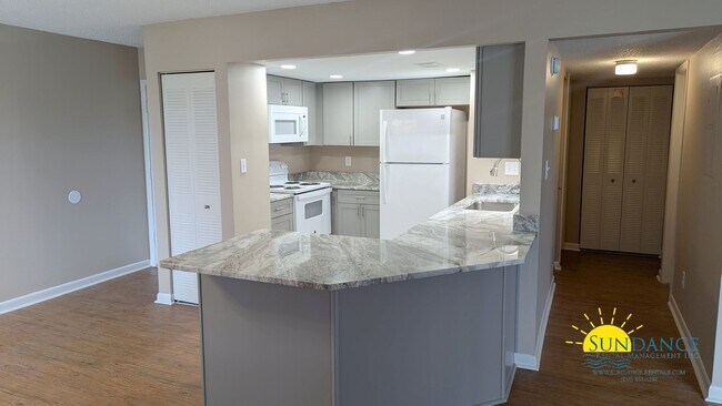 Building Photo - 2-Bedroom Condo with Direct Water Access and Scenic Views!