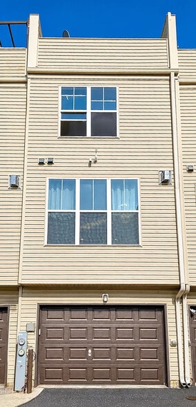 Building Photo - 1409 Trafalgar Ln