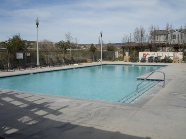 Building Photo - Andorra Community 3 Bedroom Rental Home in Valencia!