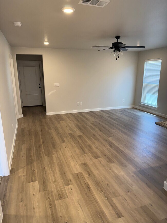 Building Photo - 6412 Lewisville Ln