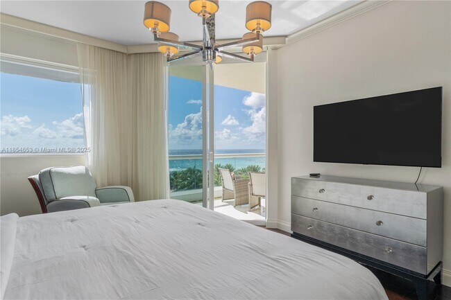 Building Photo - 17875 Collins Ave