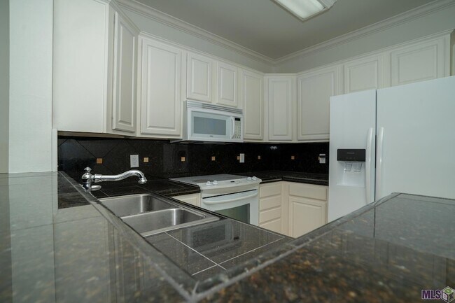 Building Photo - 12386 River Highlands Dr