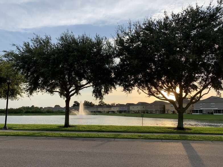 Building Photo - 1321 Broken Oak Dr