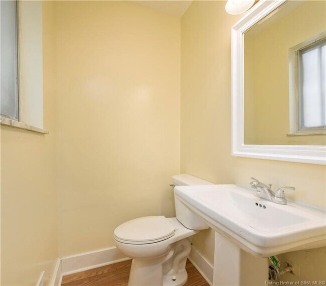 Building Photo - 3 bedroom 1.5 bath house for rent