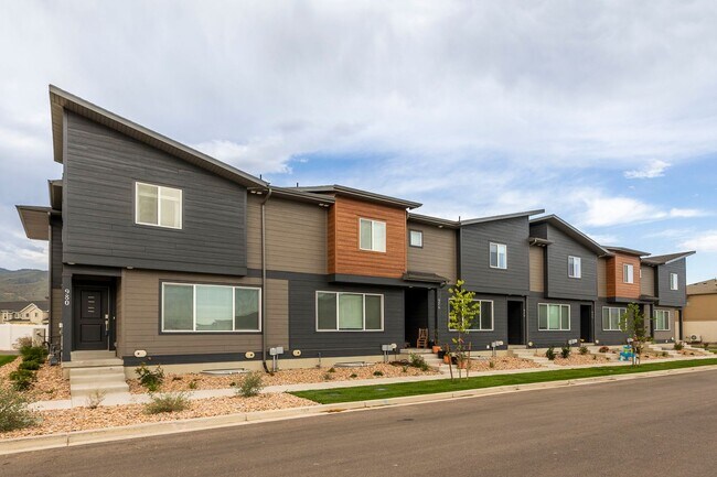 Building Photo - Convenient and Charming Heber City Town Ho...