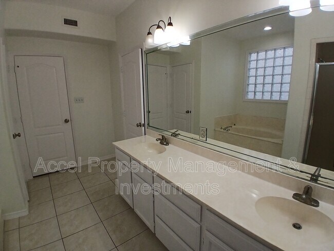 Building Photo - 130 San Jacinto St