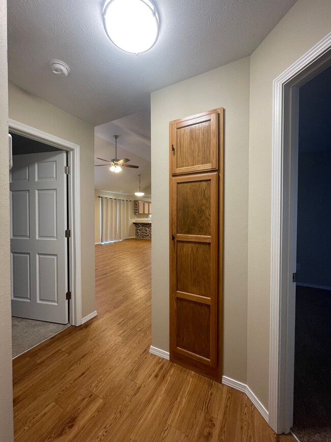 Building Photo - Executive Rental in Willard School District