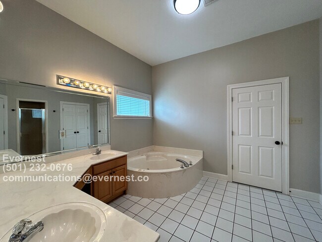 Building Photo - 9501 William Little Dr