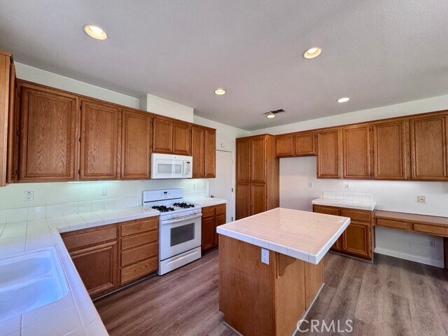 Building Photo - 26317 Palm Tree Ln