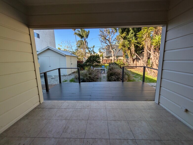 Building Photo - 849 N West Knoll Dr