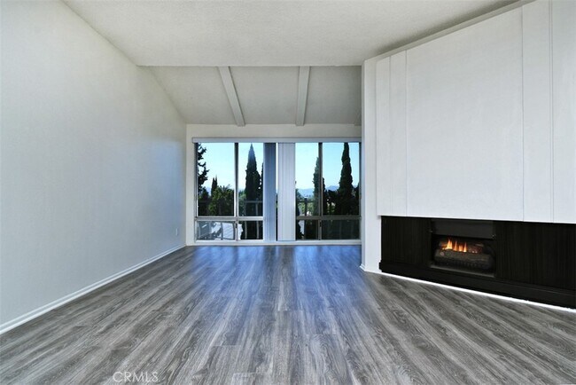 Building Photo - 12830 Burbank Blvd