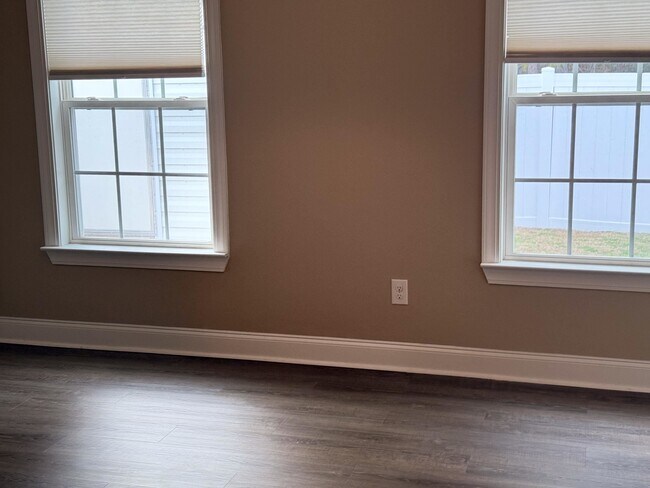 Building Photo - 301 Macarthur Dr