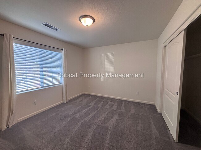 Building Photo - Large Home in Dayton with Mother In Law Quarters