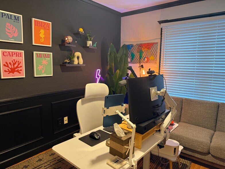 Office room (1/3) - 1701 The Greens Way