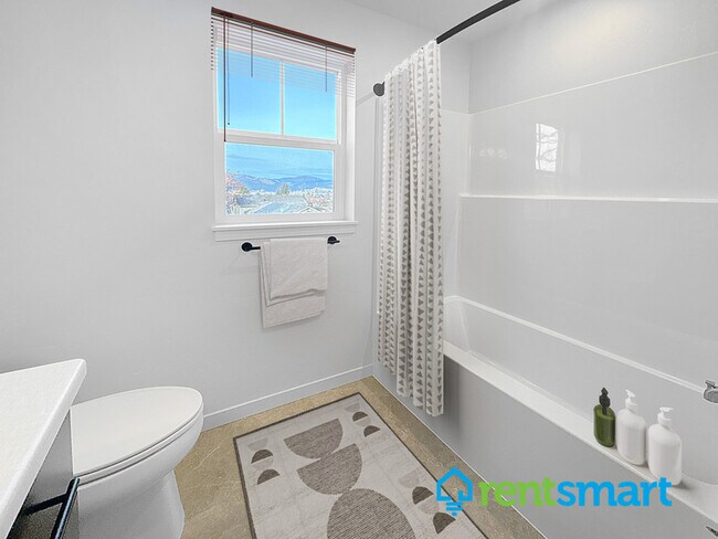 Building Photo - 2405 Arcadia Dr