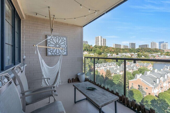 Building Photo - 1203 River Rd