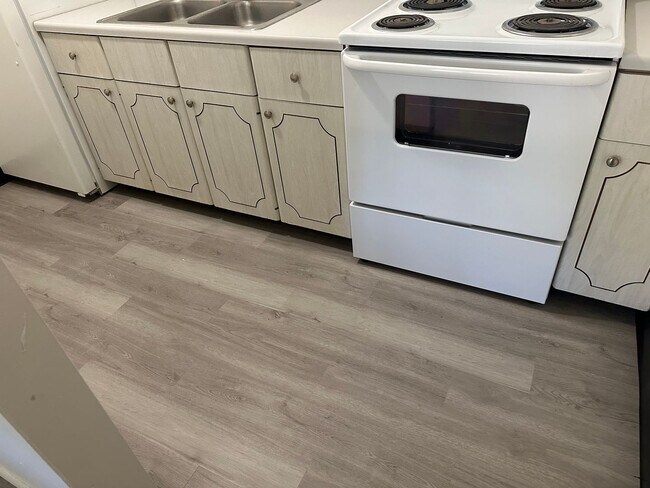 Building Photo - 1 Bedroom 1 bath 3rd floor unit in Boardman