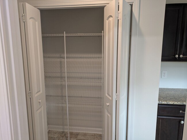 Building Photo - 2040 Perrin Ct