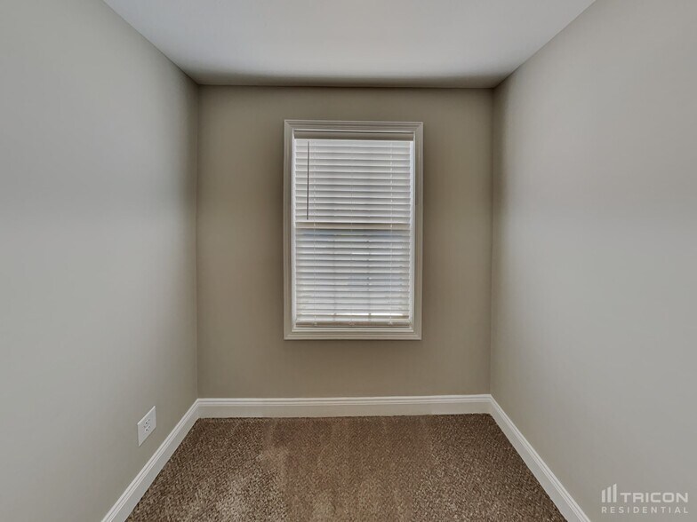 Building Photo - 714 Banister Dr