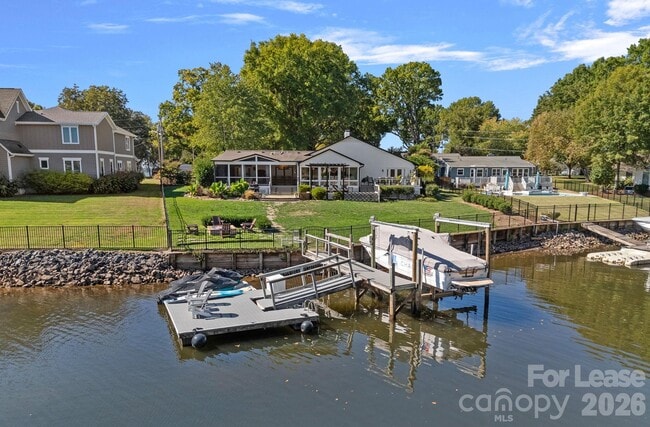 Building Photo - 18026 Whispering Oaks Dr