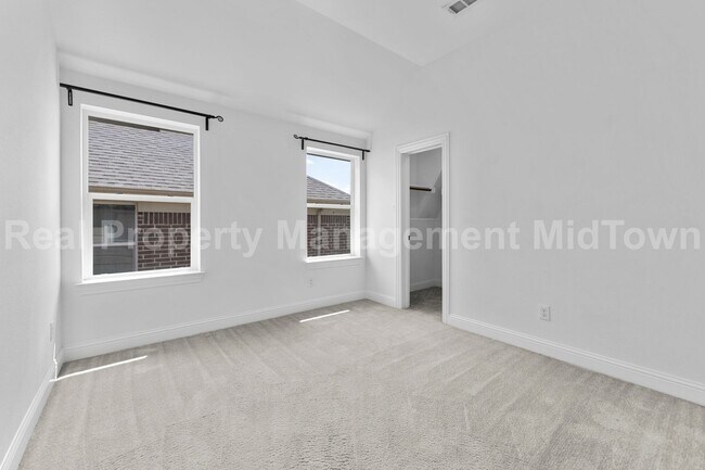 Building Photo - 4106 Horseshoe Ln