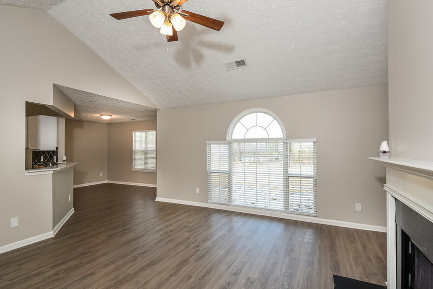 Building Photo - 4949 Lake Park Ln